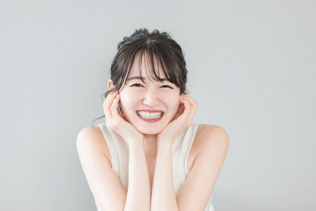 下がった口角を優しくリフトアップ！メスなし『ボトックス』の料金・失敗リスク【30代向け】
