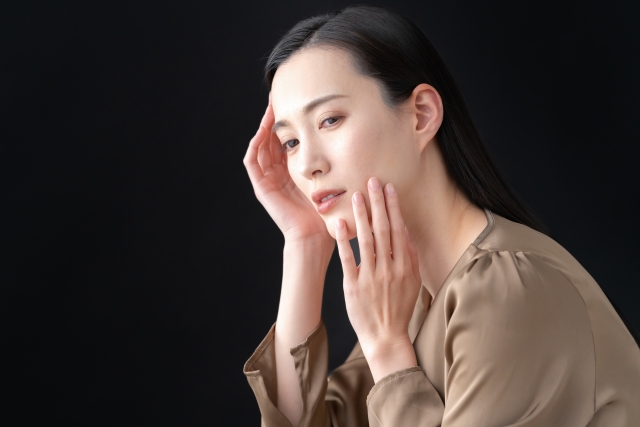 顔の左右差はHIFUで変わる？フェイスラインが非対称に見える理由