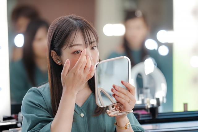 ブレッシングで眉間のシワは改善できる？自然な若返りを目指すエイジングケア