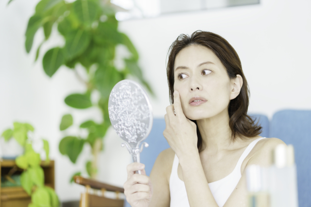 ほうれい線に糸リフトは効く？効果の限界と本当に向いているケース